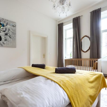 Central Apartment In Viennese Old Building Dış mekan fotoğraf